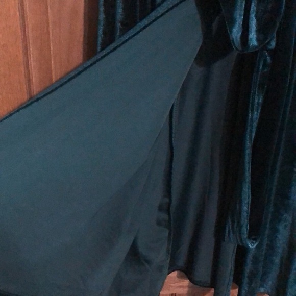 Petal & Pup green velvet v-neck long sleeve wrap dress - Picture 5 of 8